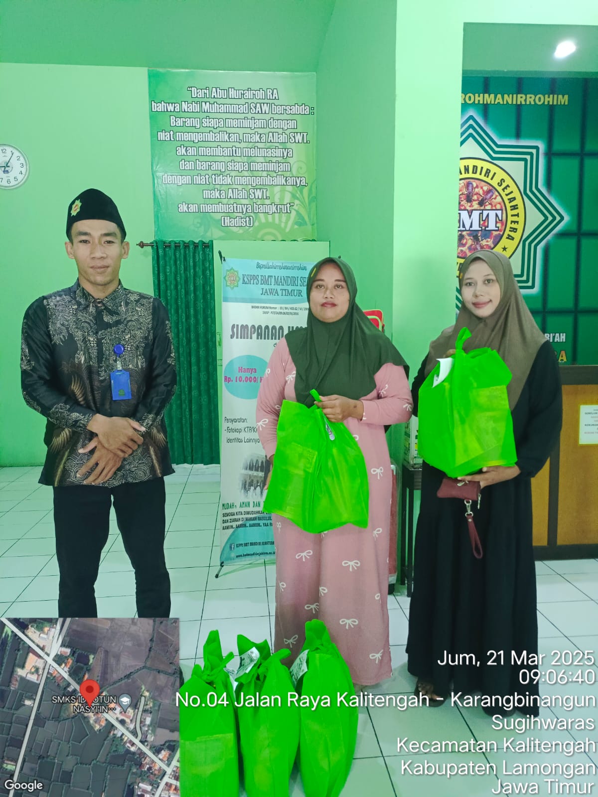 Penyerahan Parcel Lebaran untuk Guru TPQ Sumberejo Sugihwaras. 