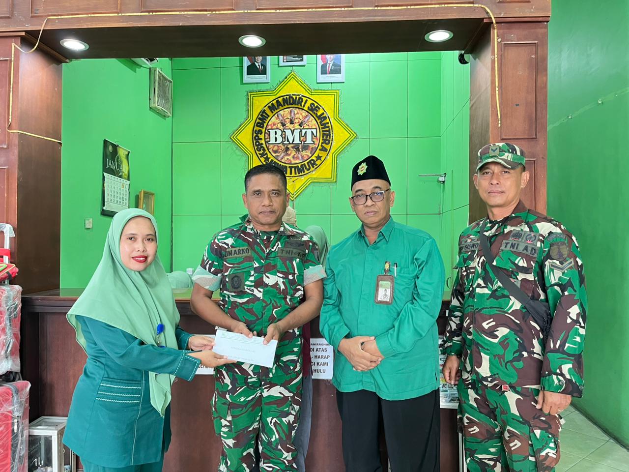 General Manager KSPPS BMT Mandiri Sejahtera Jawa Timur (Bp.H.M.Ayubi Chozin) menerima tamu Silaturrahmi dari Danramil 0812/15 Karanggeneng (Bp. Sunarko) di Kantor Pusat KSPPS BMT Mandiri Sejahtera Jawa Timur
