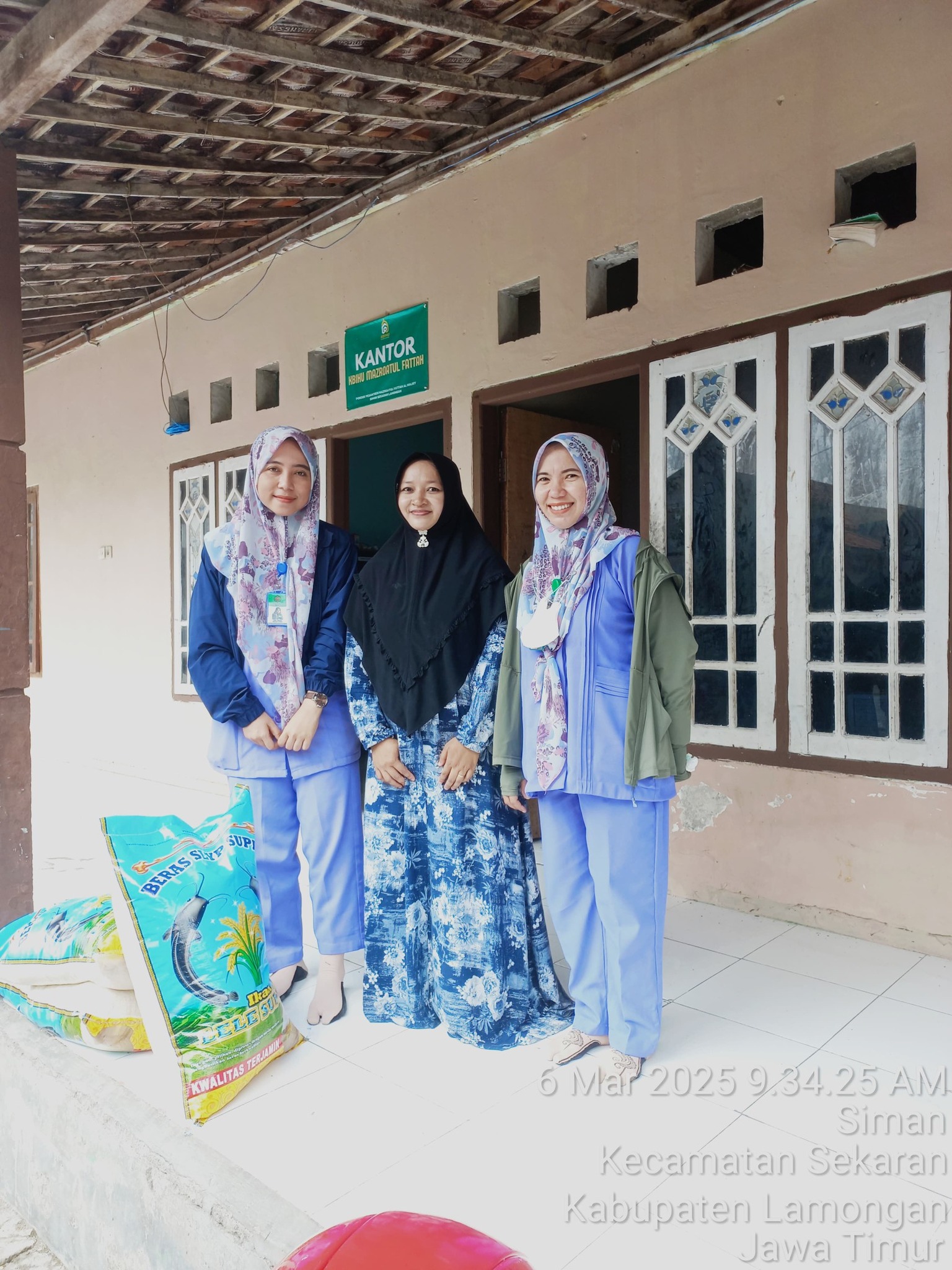 Penyerahan Beras untuk Ponpes Mazroatul Fatah Siman di wilayah kantor Pangean.