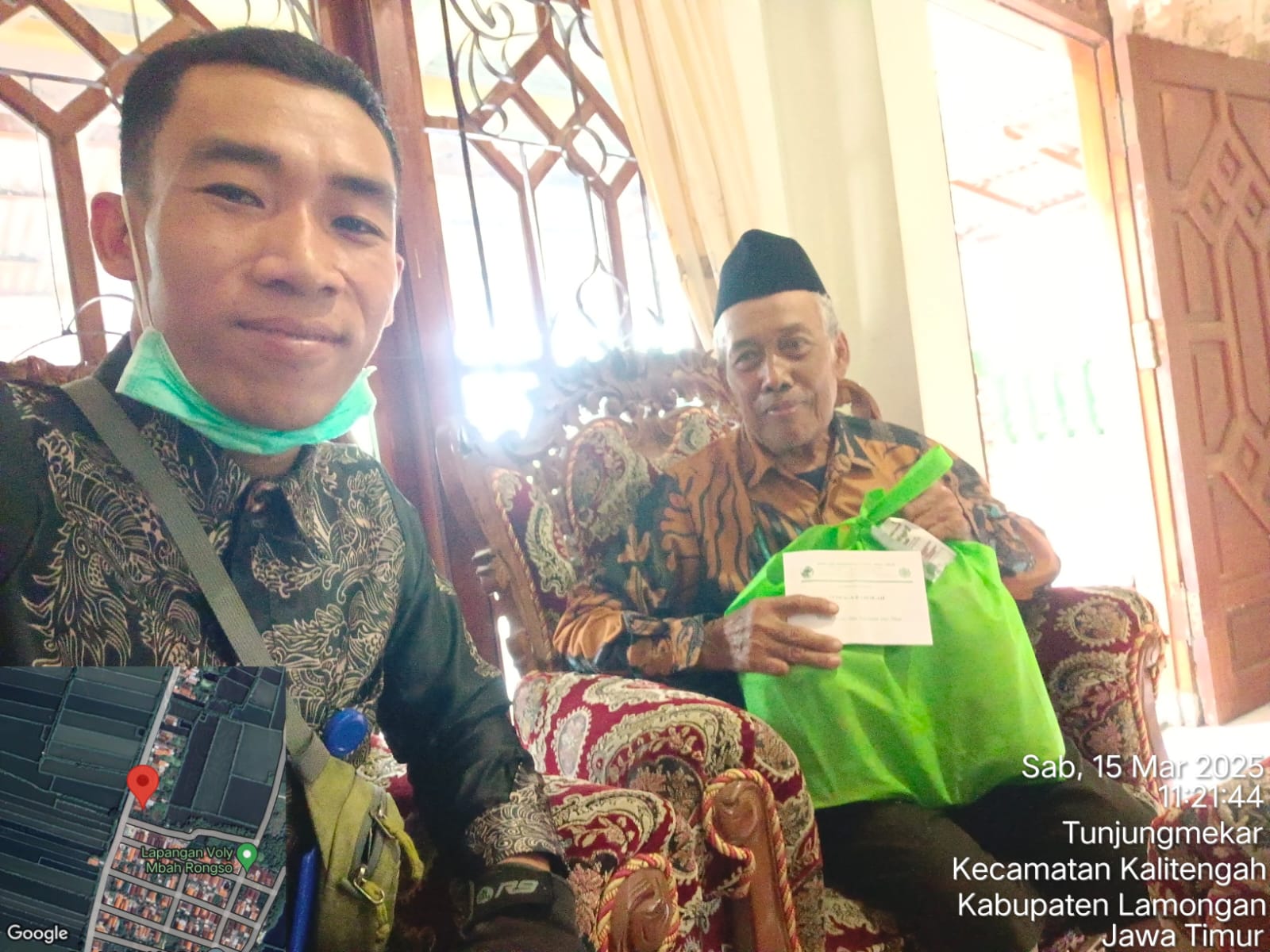 Penyerahan parsel lebaran kepada Tokoh Masyarakat dan Marbot Muadzin wilayah kerja kantor cabang Sugihwaras.