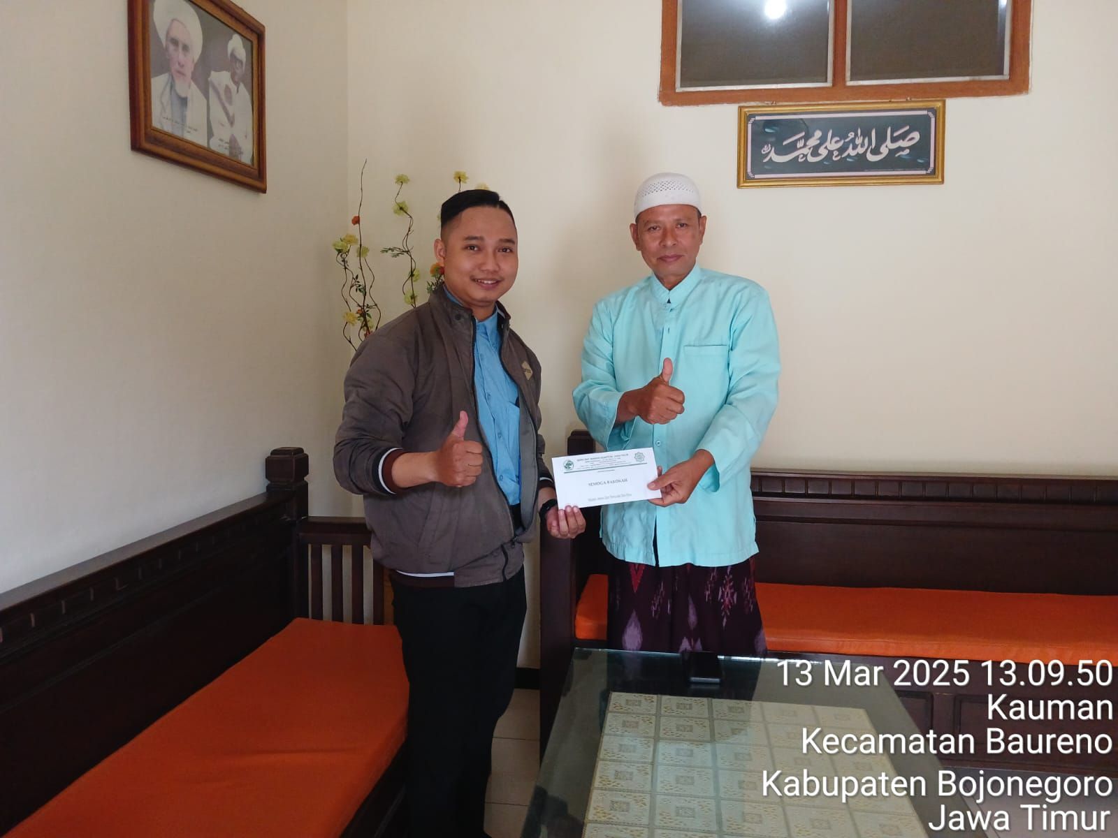 Penyerahan Bantuan untuk kegiatan BUKA BERSAMA & HAUL HABIB ZEN BIN ABDURROHMAN AL JUFRI 