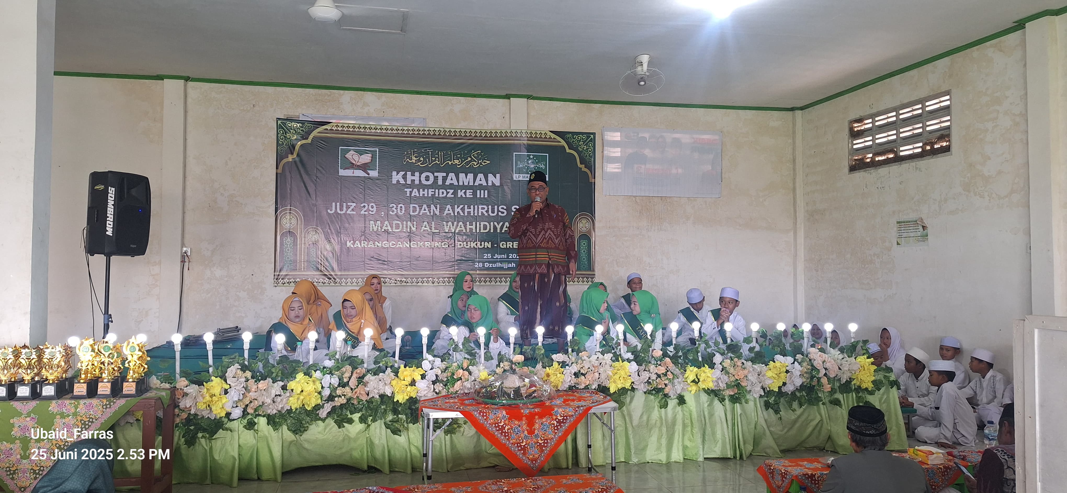 General Manager KSPPS BMT Mandiri Sejahtera Jawa Timur (Bp.H.M.Ayubi Chozin) dalam acara Khotaman Tahfidz Ke III Juz 29, 30 dan Akhirus Sanah MADIN Al Wahidiyah Karangcangkring Dukun Gresik