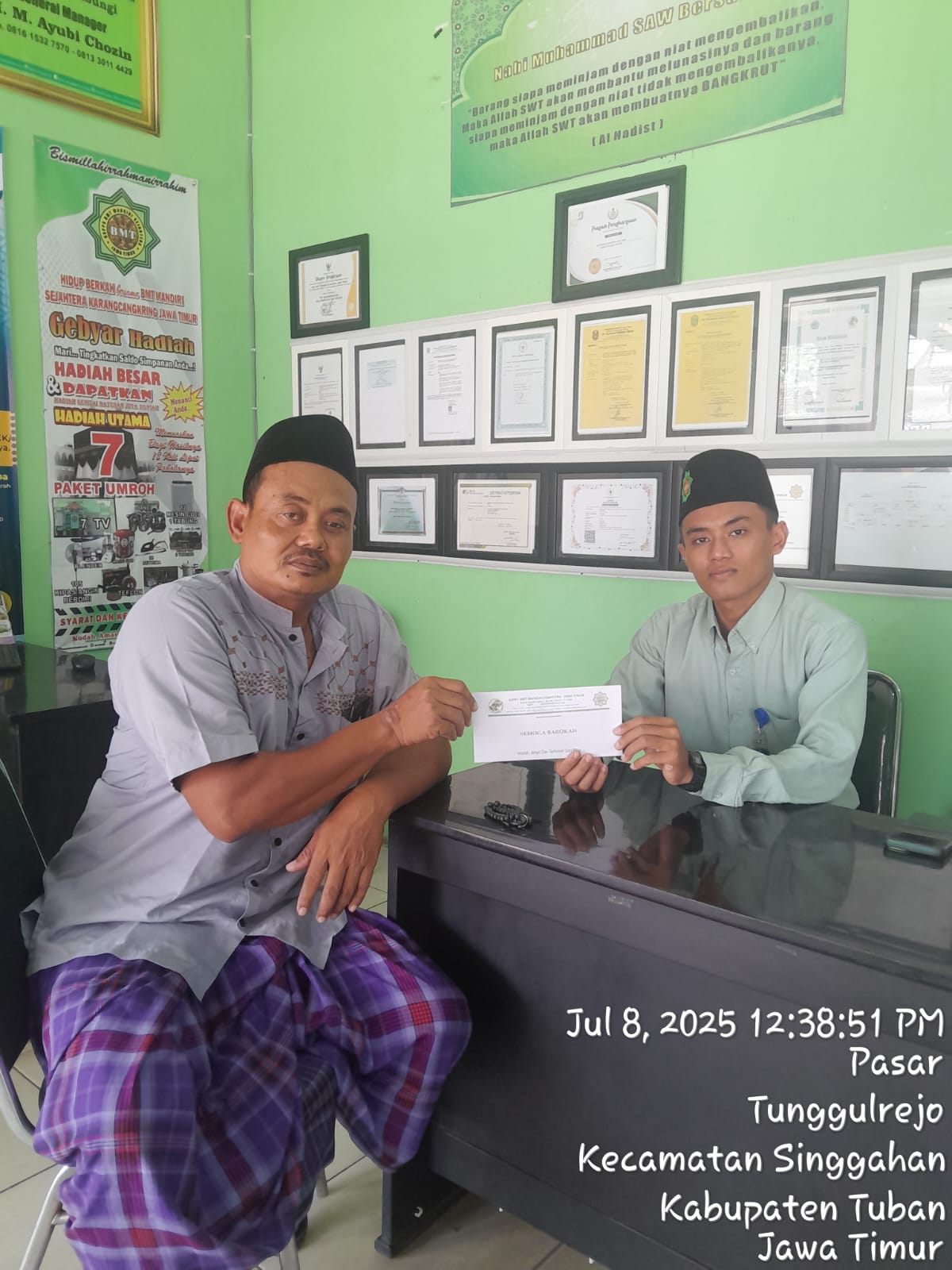 Penyerahan bantuan sosial untuk acara HAUL MBAH BUYUT KRAPYAK DESA TUNGGULREJO