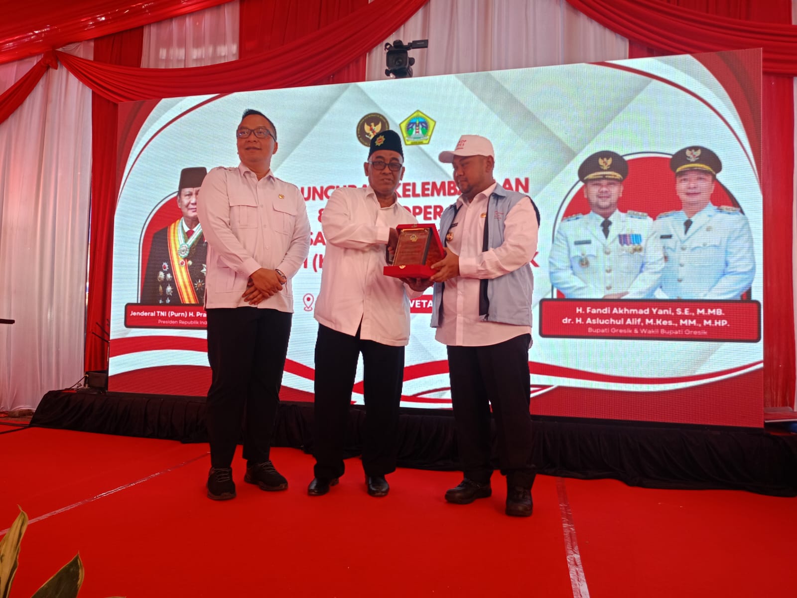 Launching Kopdes Merah Putih, KSPPS BMT Mandiri Sejahtera Jawa Timur Raih Penghargaan dari Bupati Gresik