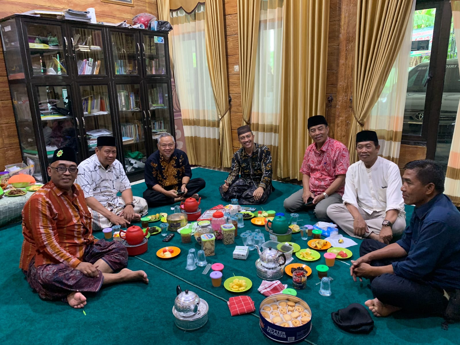 General Manager KSPPS BMT Mandiri Sejahtera Jawa Timur (Bp.H.M.Ayubi Chozin) menerima tamu Silaturrahmi dari Pengawas INKOPSYAH (Bp.Oyong Liza), Ketua Pengurus KSPPS BMT Maslahah Pasuruan (Bp.H.M.Dumairi Nor,S.H.I.,MM) dan Ketua Pengurus KSPPS Mawar Karan