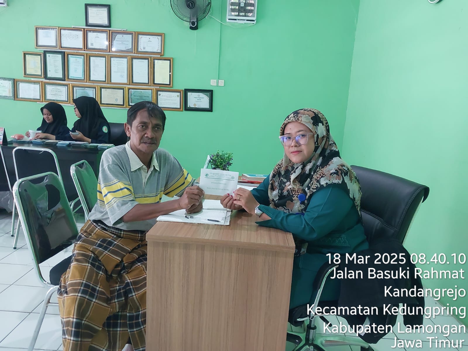 Penyerahan Bantuan untuk kegiatan bagi" takjil Masjlis Al Intizar Kedungpring.