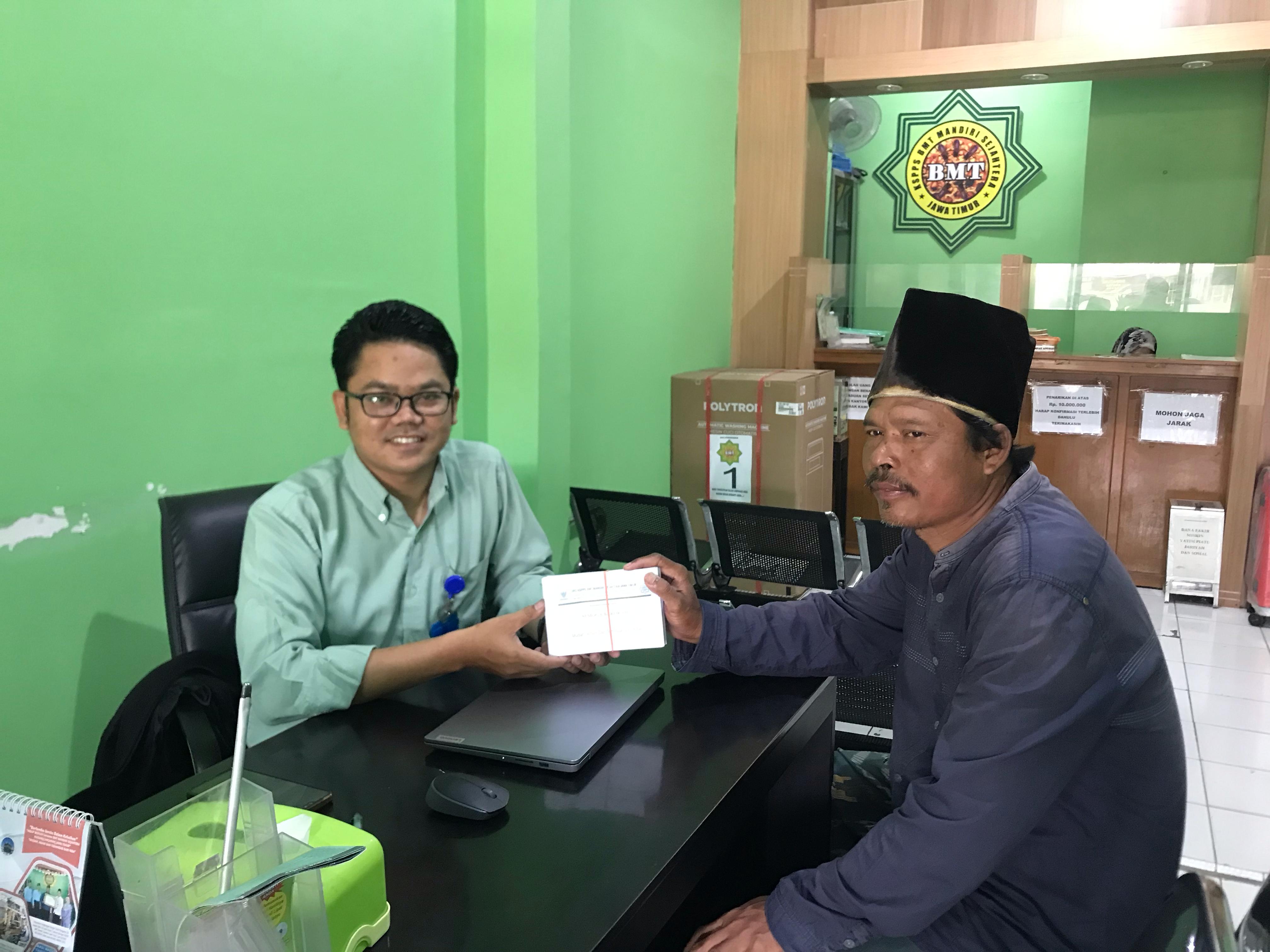 Penyerahan bantuan santunan anak yatim YAYASAN ROUDLOTUDDIROSSATIL AITAM Karangrejo Ujungpangkah Gresik.