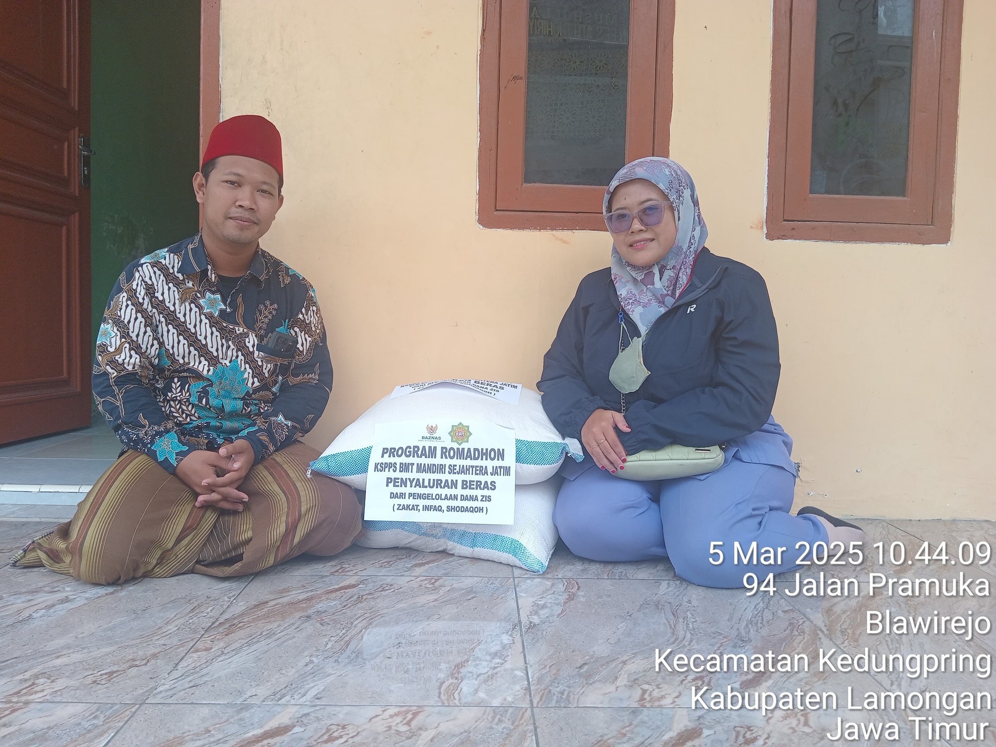 Penyerahan Beras untuk Ponpes At Thohiriyah Blawirejo di wilayah kantor  Kedungpring