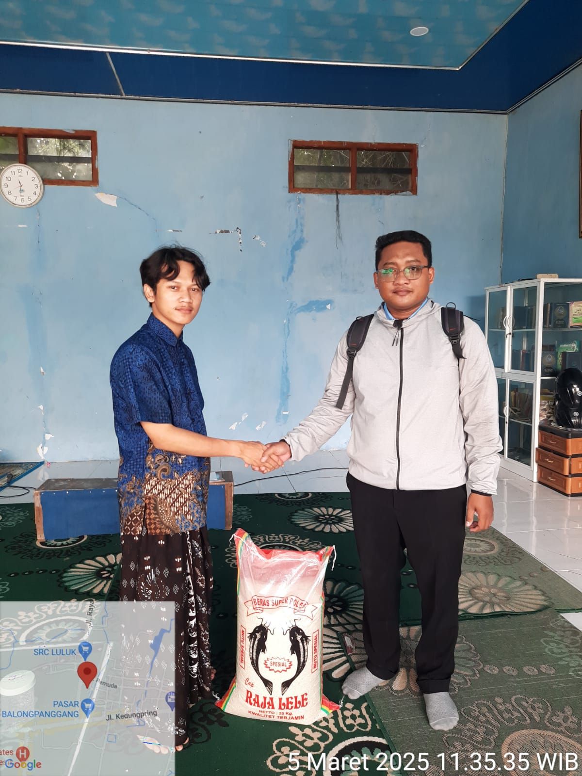 Penyerahan Beras untuk Ponpes Nurul Mubin di wilayah kantor Balongpanggang