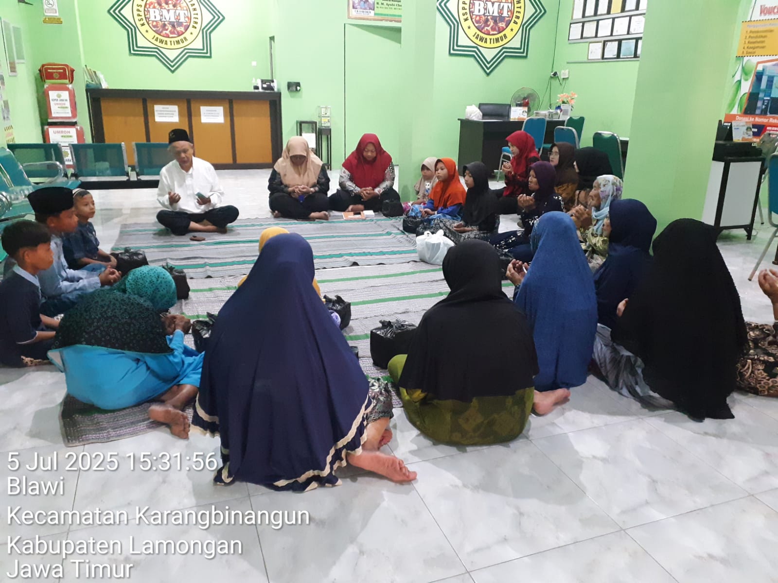 Kegiatan santunan 10 Muharram KSPPS BMT MANDIRI  SEJAHTERA KANTOR CABANG BLAWI 