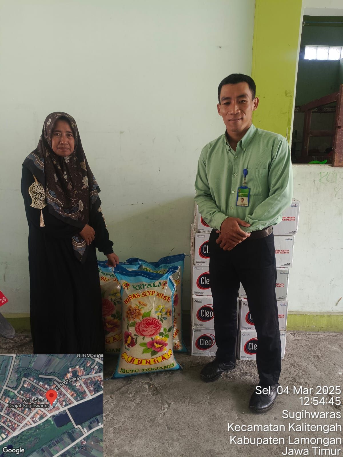 Penyerahan Beras untuk PONPES IDHOTUN NASYIIN Depek Sugihwaras