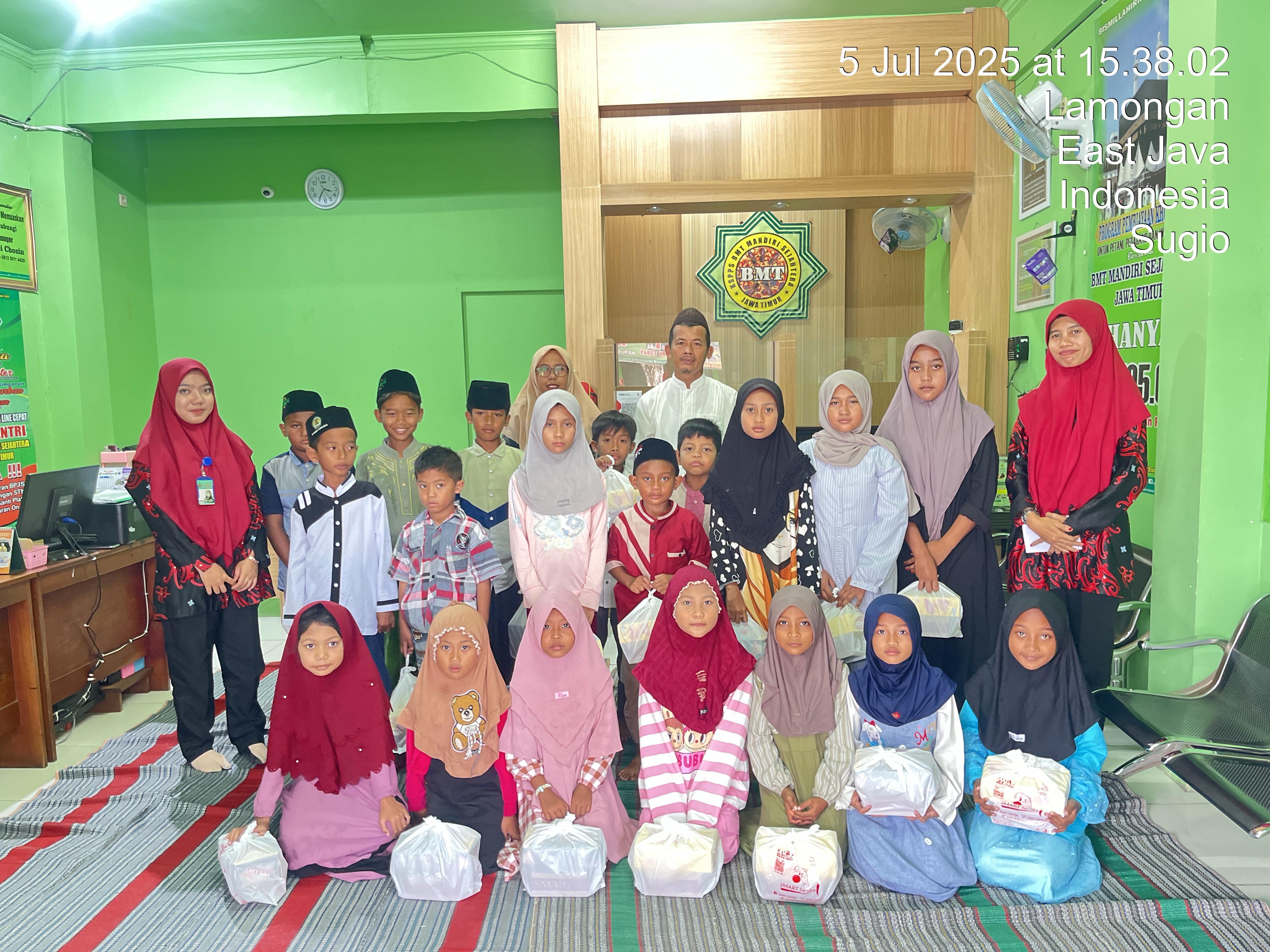 Kegiatan santunan 10 Muharram KSPPS BMT MANDIRI  SEJAHTERA KANTOR CABANG SUGIO 