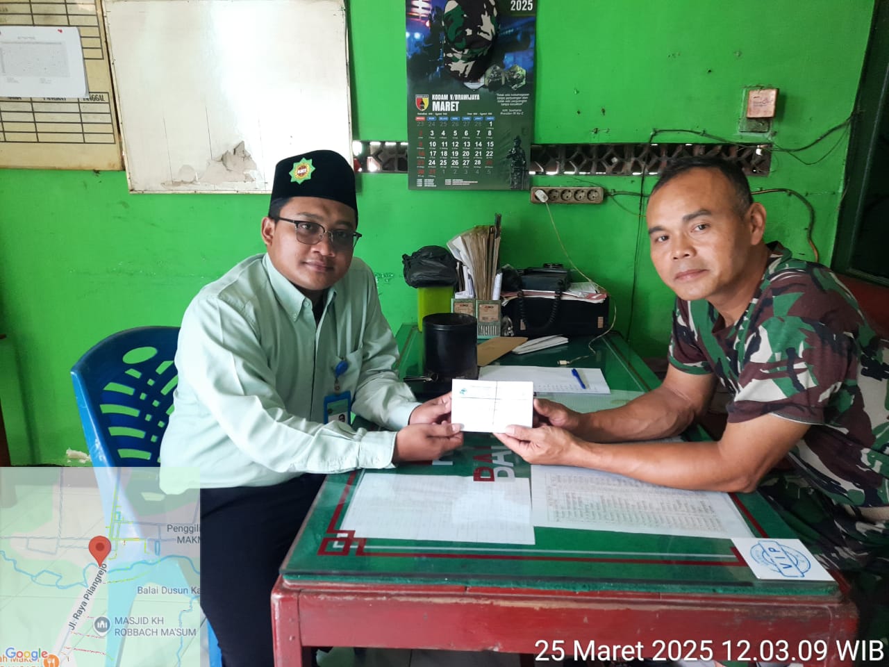 Penyerahan Dari BMT Mandiri Sejahtera Cabang Balongpanggang Kepada Koramil Balongpanggang Untuk Dukungan Program keamanan Hari Raya Idul Fitri