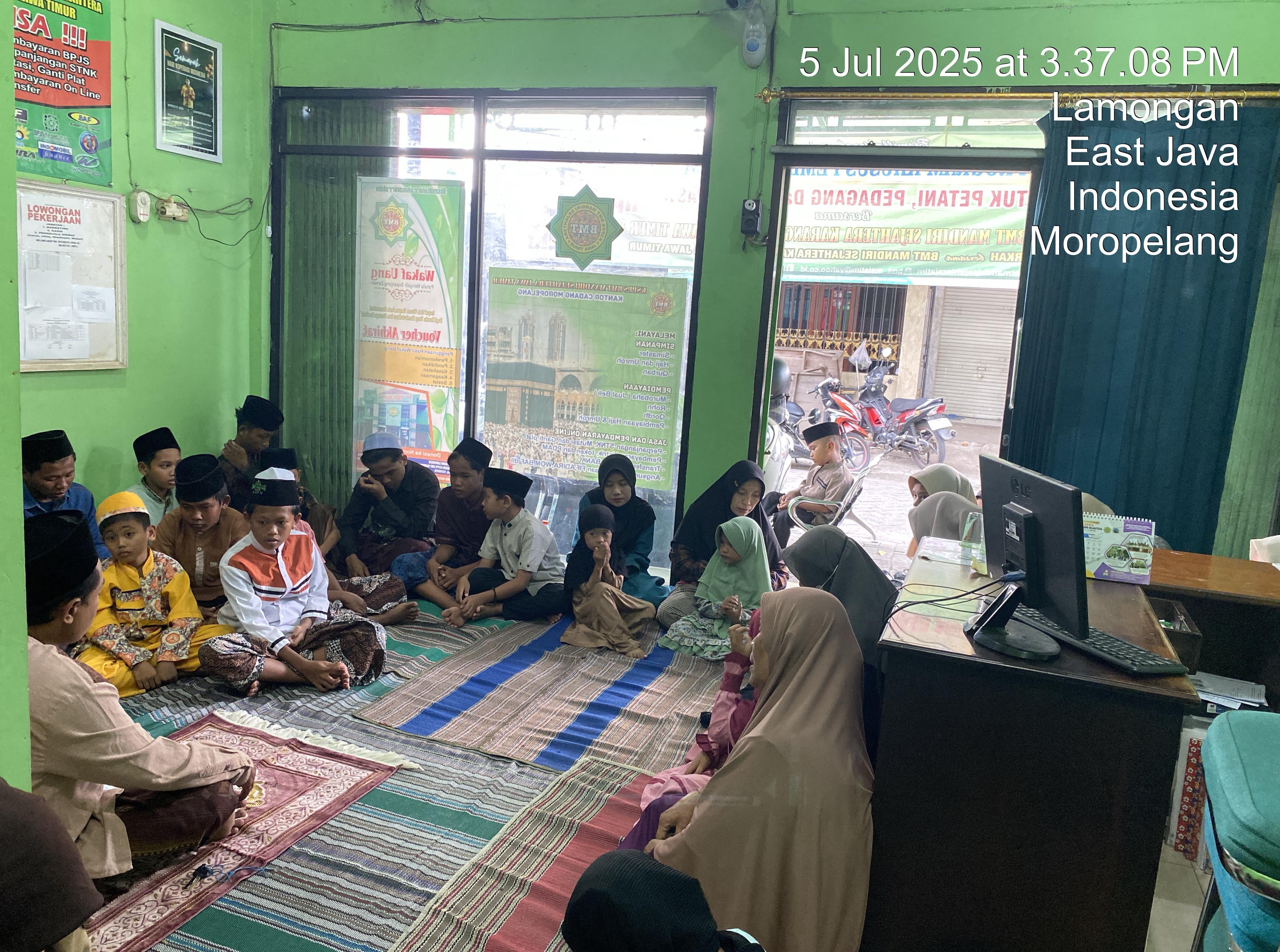 Kegiatan santunan 10 Muharram KSPPS BMT MANDIRI  SEJAHTERA KANTOR CABANG MOROPELANG