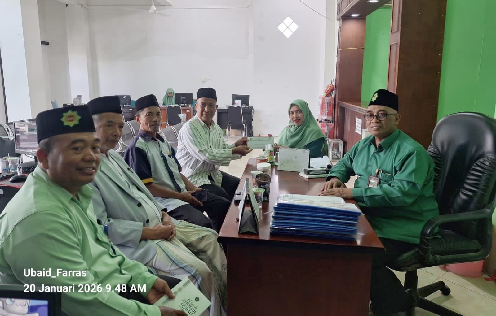 General Manager KSPPS BMT Mandiri Sejahtera Jawa Timur (Bp.H.M.Ayubi Chozin) menerima tamu Silaturrahmi dari Pengasuh Ponpes Bustanul Ulum Tanggungprigel Glagah Lamongan (Bp.Drs.KH.Abdullah Shiddiq) di Kantor Pusat KSPPS BMT Mandiri Sejahtera Jawa Timur