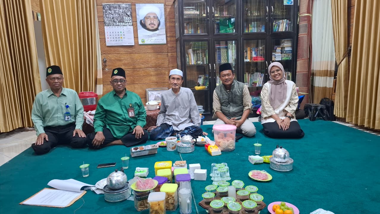 General Manager KSPPS BMT Mandiri Sejahtera Jawa Timur (Bp.H.M.Ayubi Chozin) menerima tamu Silaturrahmi dari Pengasuh Pondok Pesantren Darul Qur'an Langitan (Gus Muhammad Faqih) , Ketua MWC NU Ujungpangkah Gresik (Gus Nafisul Athok,M.Ag) , dan Direktur Kl