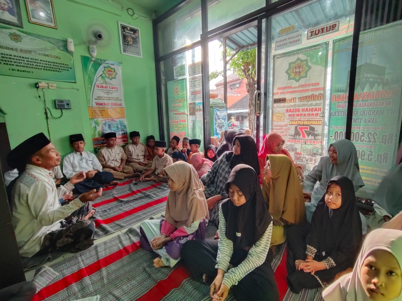 Kegiatan santunan 10 Muharram KSPPS BMT MANDIRI  SEJAHTERA KANTOR CABANG SUMBERREJO
