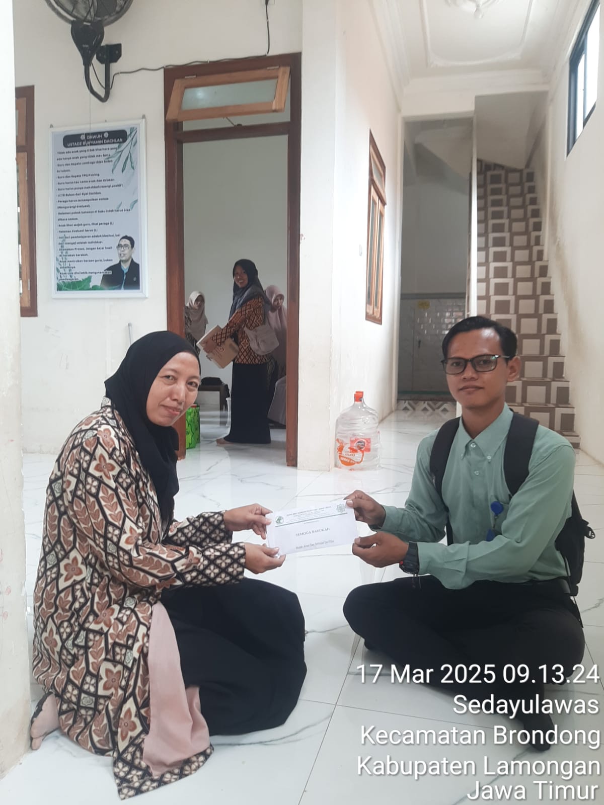 Penyerahan bantuan untuk pembelian tanah TPQ RIYADLUN NAJAA Brondong Lamongan.