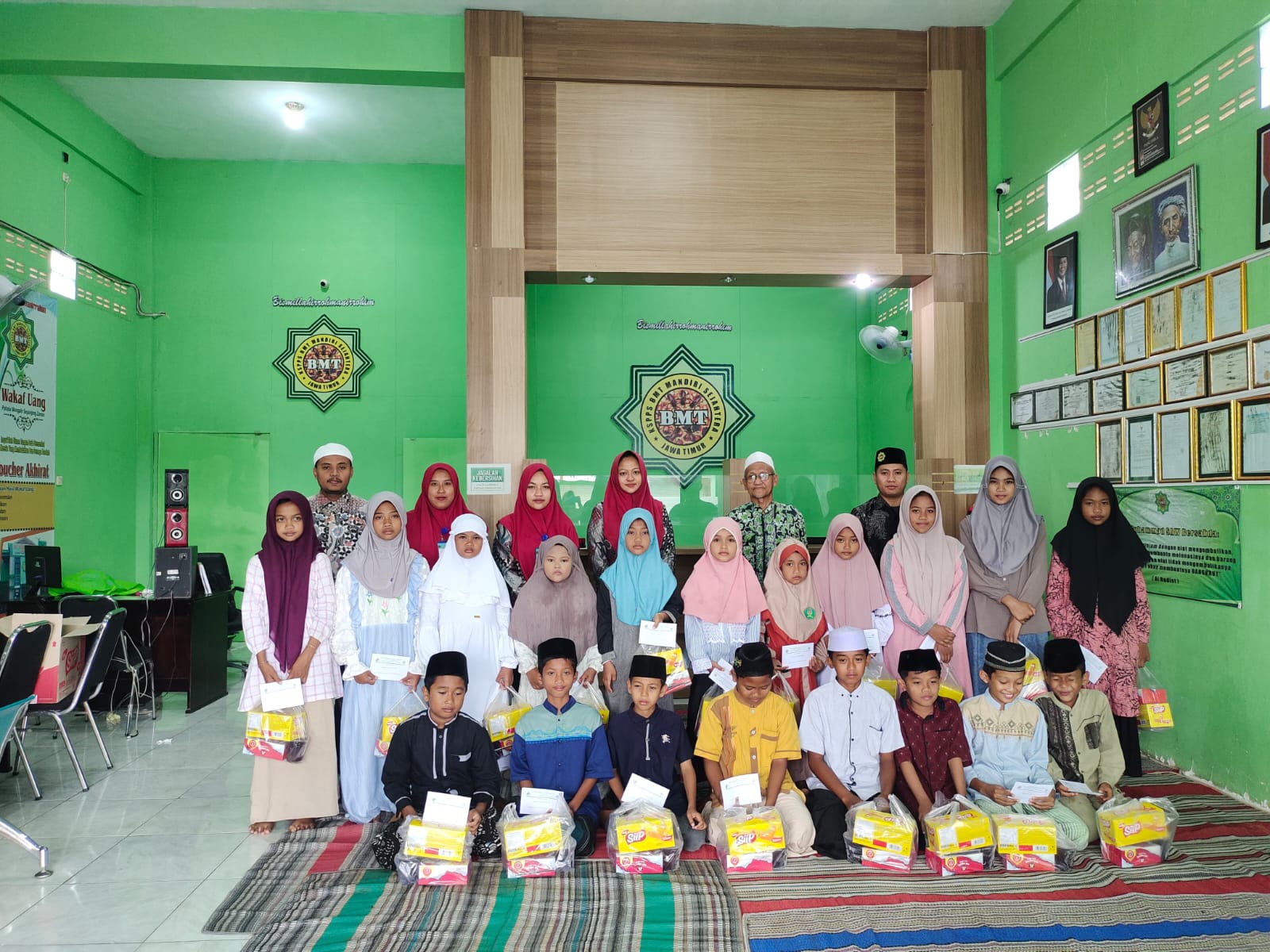 Kegiatan santunan 10 Muharram KSPPS BMT MANDIRI  SEJAHTERA KANTOR CABANG KEREK