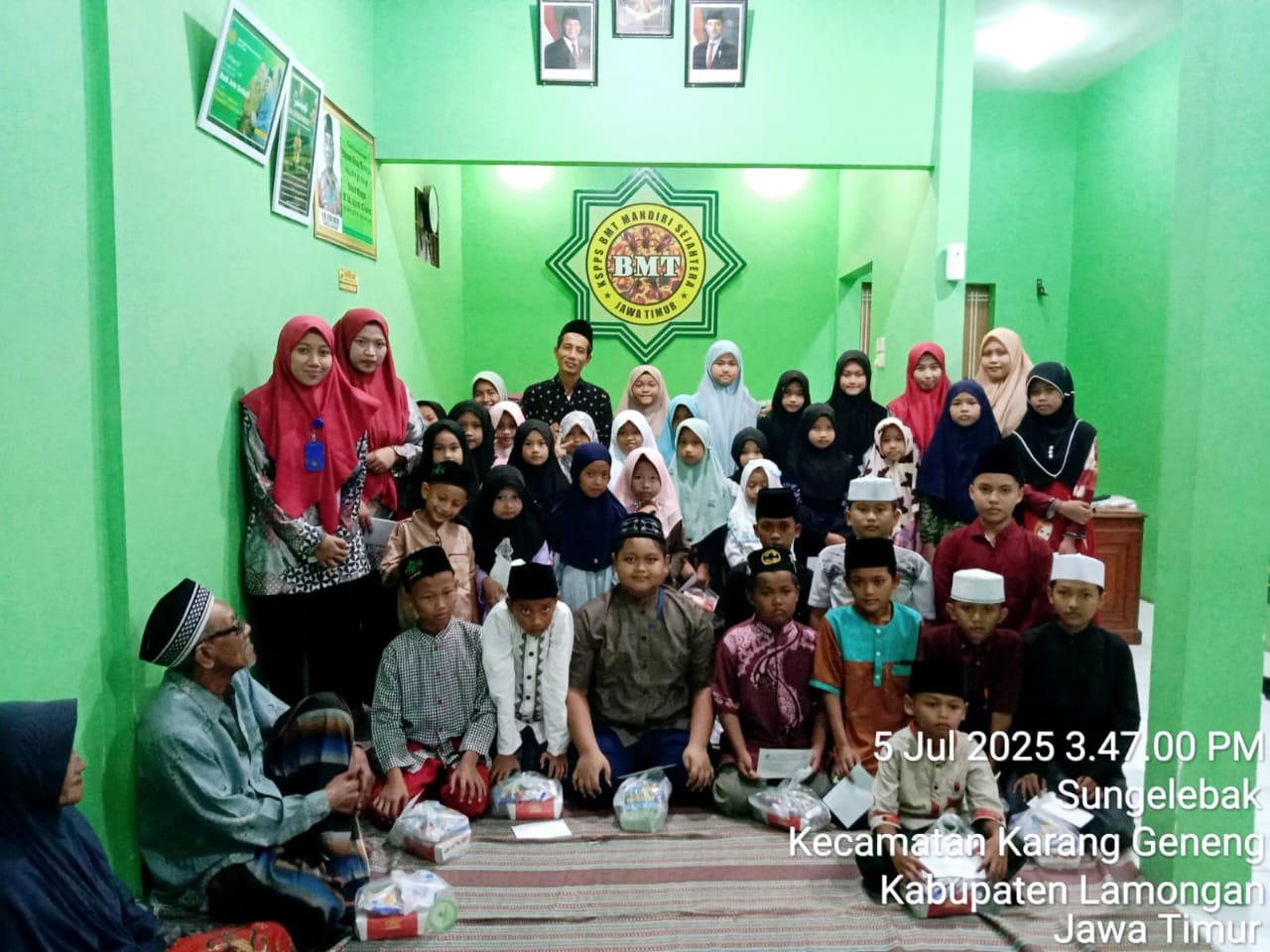 Kegiatan santunan 10 Muharram KSPPS BMT MANDIRI  SEJAHTERA KANTOR CABANG SUNGELEBAK