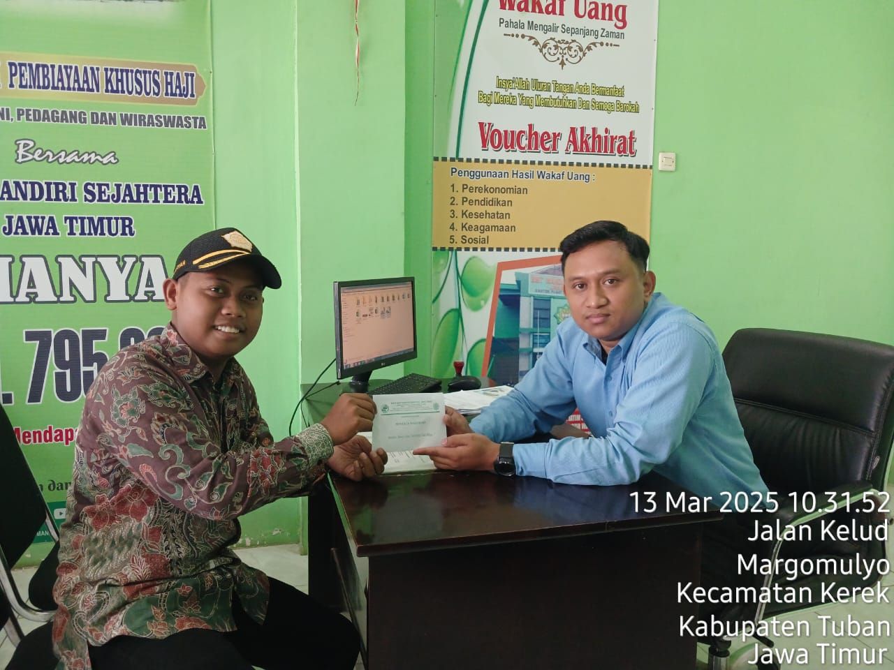 Penyerahan Bantuan untuk kegiatan halal bi halal dan pengajian umum ponpes mamba'ul ulum desa Temayang Kerek Tuban