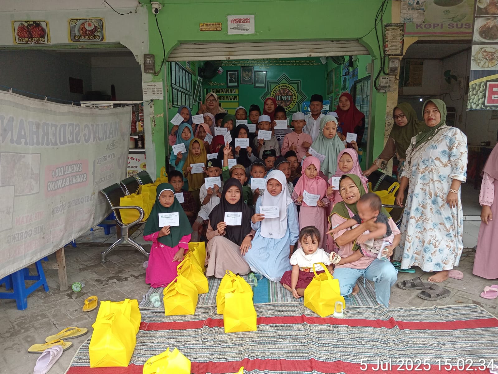 Kegiatan santunan 10 Muharram KSPPS BMT MANDIRI  SEJAHTERA KANTOR CABANG LAREN 